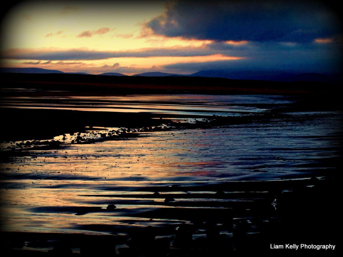 Lakefield Gallery Keel  エクステリア 写真